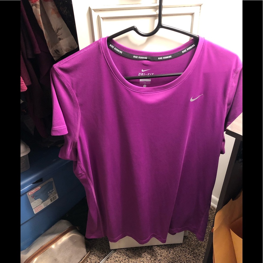 Women’s Nike pink dry fit tshirt 1X fits like XL never worn no tags
